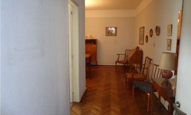 Excepcional depto de 3 amb con dep. en edicio de gran calidad.