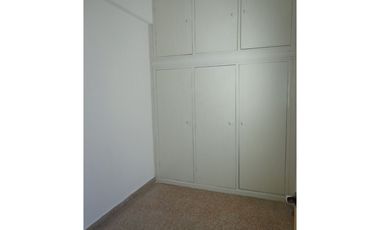 Excepcional depto de 3 amb con dep. en edicio de gran calidad.