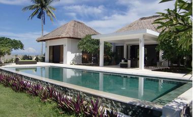 Beachfront villa in Sekotong