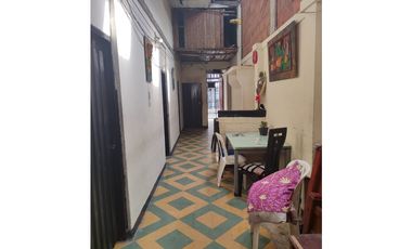CASA LOTE PARA INVERSION MUY CENTRAL