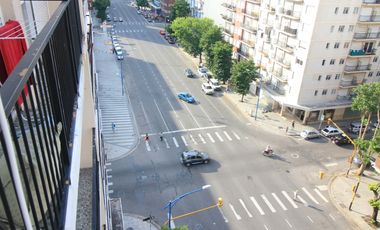 Ficha 223 Departamento de dos ambietnes con dependencia de servicio a la calle con balcon