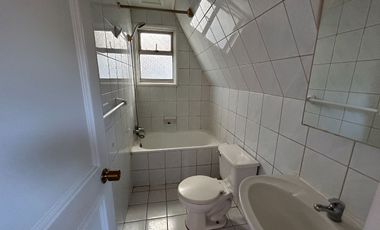 Casa Juan Pablo II. 3 Dormitorios, 2 baños, amplia cocina  $192.000.000.