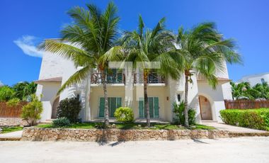 Casa en venta de 8 recámaras la Diosa Isla Mujeres