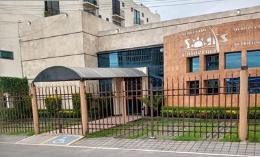 Local en renta. Edificio Comercial. Coaxustenco, Edo. Mex.