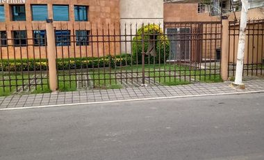 Local en renta. Edificio Comercial. Coaxustenco, Edo. Mex.