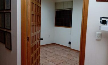 Local en renta. Edificio Comercial. Coaxustenco, Edo. Mex.
