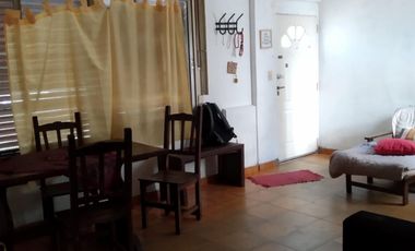 Casa 3 ambientes + departamento 2 ambientes