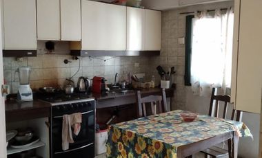 Casa 3 ambientes + departamento 2 ambientes