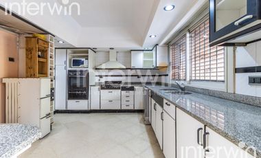 Venta casa distribuida en 4 plantas - Caseros