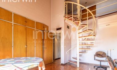 Venta casa distribuida en 4 plantas - Caseros