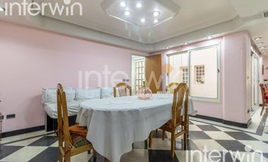 Venta casa distribuida en 4 plantas - Caseros
