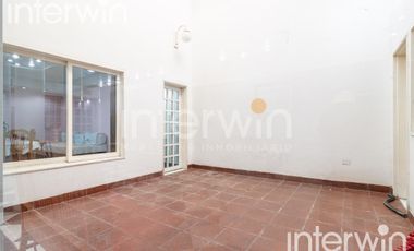 Venta casa distribuida en 4 plantas - Caseros