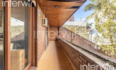 Venta casa distribuida en 4 plantas - Caseros