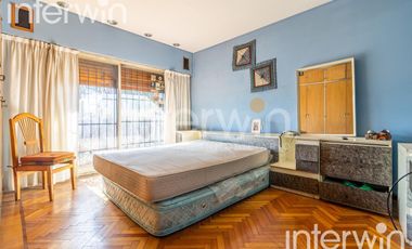 Venta casa distribuida en 4 plantas - Caseros