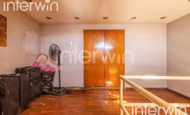 Venta casa distribuida en 4 plantas - Caseros