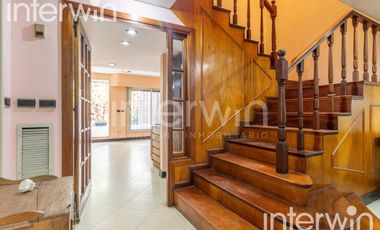 Venta casa distribuida en 4 plantas - Caseros