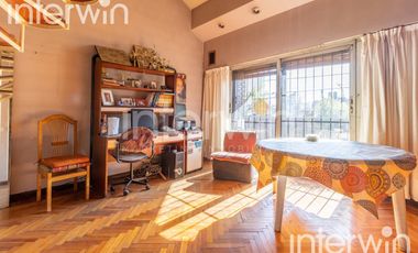 Venta casa distribuida en 4 plantas - Caseros