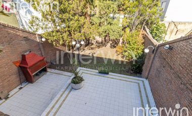 Venta casa distribuida en 4 plantas - Caseros