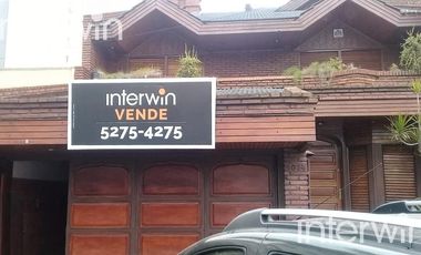 Venta casa distribuida en 4 plantas - Caseros