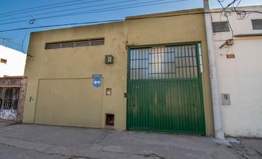 EN VENTA -GALPÓN CON OFICINAS -  VILLA GOBERNADOR GÁLVEZ , CENTRO