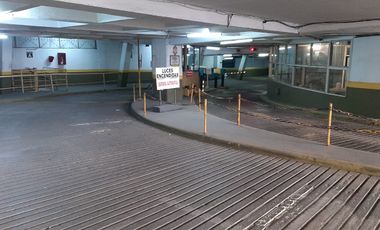 Venta - Cochera fija en zona centro SEGURIDAD 24 hs.