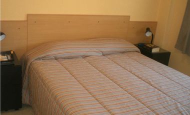 Departamento dos ambientes con espacio cochera. Zona Varese