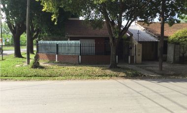 GRANADERO BAIGORRIA /CASA EN VENTA  BARRIO LOS ROBLES
