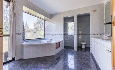 Casa en venta de 7 dorm. en Colina