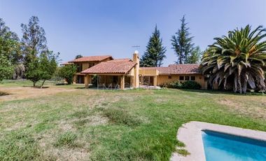Casa en venta de 7 dorm. en Colina