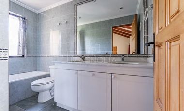 Casa en venta de 7 dorm. en Colina