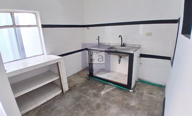 COD. 6298 - SE ARRIENDA CASA - BARRIO: EL POBLADO