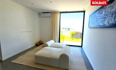 Venta Casa  6 ambientes  Puertos del Lago, a la laguna con muelle y Pileta