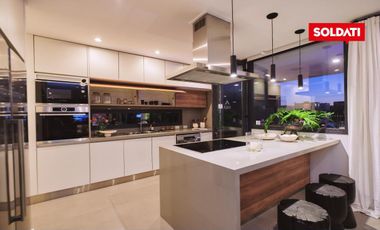 Venta Casa  6 ambientes  Puertos del Lago, a la laguna con muelle y Pileta