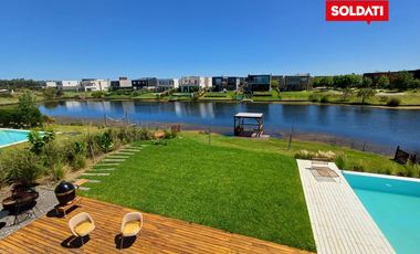 Venta Casa  6 ambientes  Puertos del Lago, a la laguna con muelle y Pileta