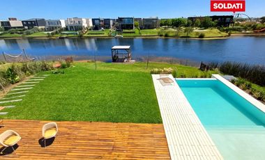 Venta Casa  6 ambientes  Puertos del Lago, a la laguna con muelle y Pileta