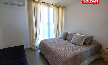 Venta Casa  6 ambientes  Puertos del Lago, a la laguna con muelle y Pileta