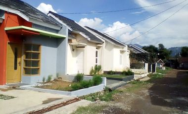 Hunian eksklusif di Bandung timur di jalur Majalaya-Cicalengka, hanya 5 menit saja dari stasiun kereta.