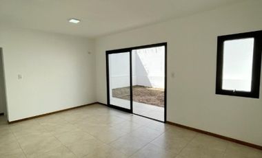 VENTA DPTO. 2 AMBIENTES CON PATIO A ESTRENAR!! QUILMES OESTE!!
