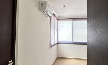 Casa en renta en privada cumbres Novonorte