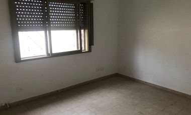 Casa Fondo en venta en Ezpeleta Este