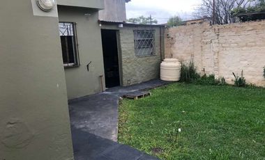 Casa Fondo en venta en Ezpeleta Este