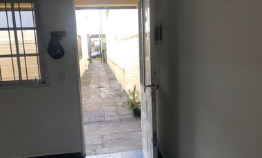 Casa Fondo en venta en Ezpeleta Este