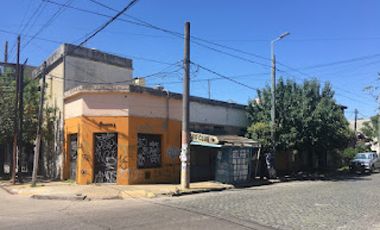 Casa  en Venta Villa Sarmiento / Moron (A120 3623)