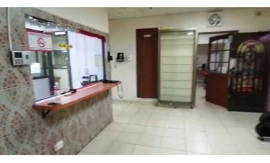 Se alquila amplio y cómodo local de 300 mts en Parque lefevre