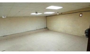 Se alquila amplio y cómodo local de 300 mts en Parque lefevre