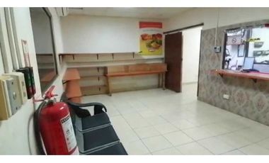 Se alquila amplio y cómodo local de 300 mts en Parque lefevre