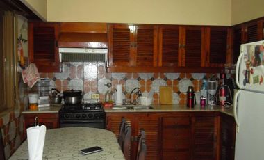 VENTA CASA MULTIFAMILIAR SOBRE LOTE PROPIO, CHILAVERT