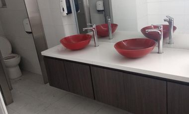 oficina en arriendo/venta en centro. Cod A23755