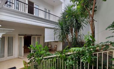 DIJUAL RUMAH MEWAH, ELITE dgn TAMAN di Jl BUKIT INDAH, CIPUTAT