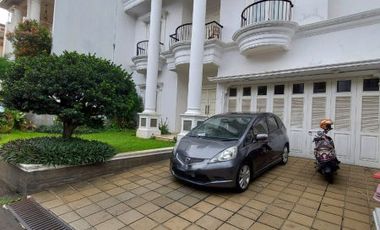 DIJUAL RUMAH MEWAH, ELITE dgn TAMAN di Jl BUKIT INDAH, CIPUTAT